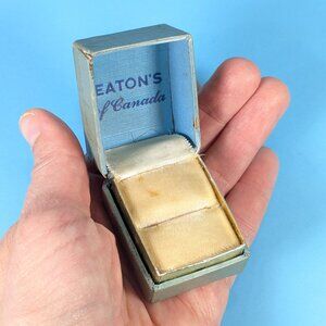 Distressed Vintage Eaton´s of Canada Ring box